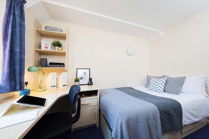 卡迪夫大学卡迪夫大学(英语:cardiff university,威尔士语:prifysgol