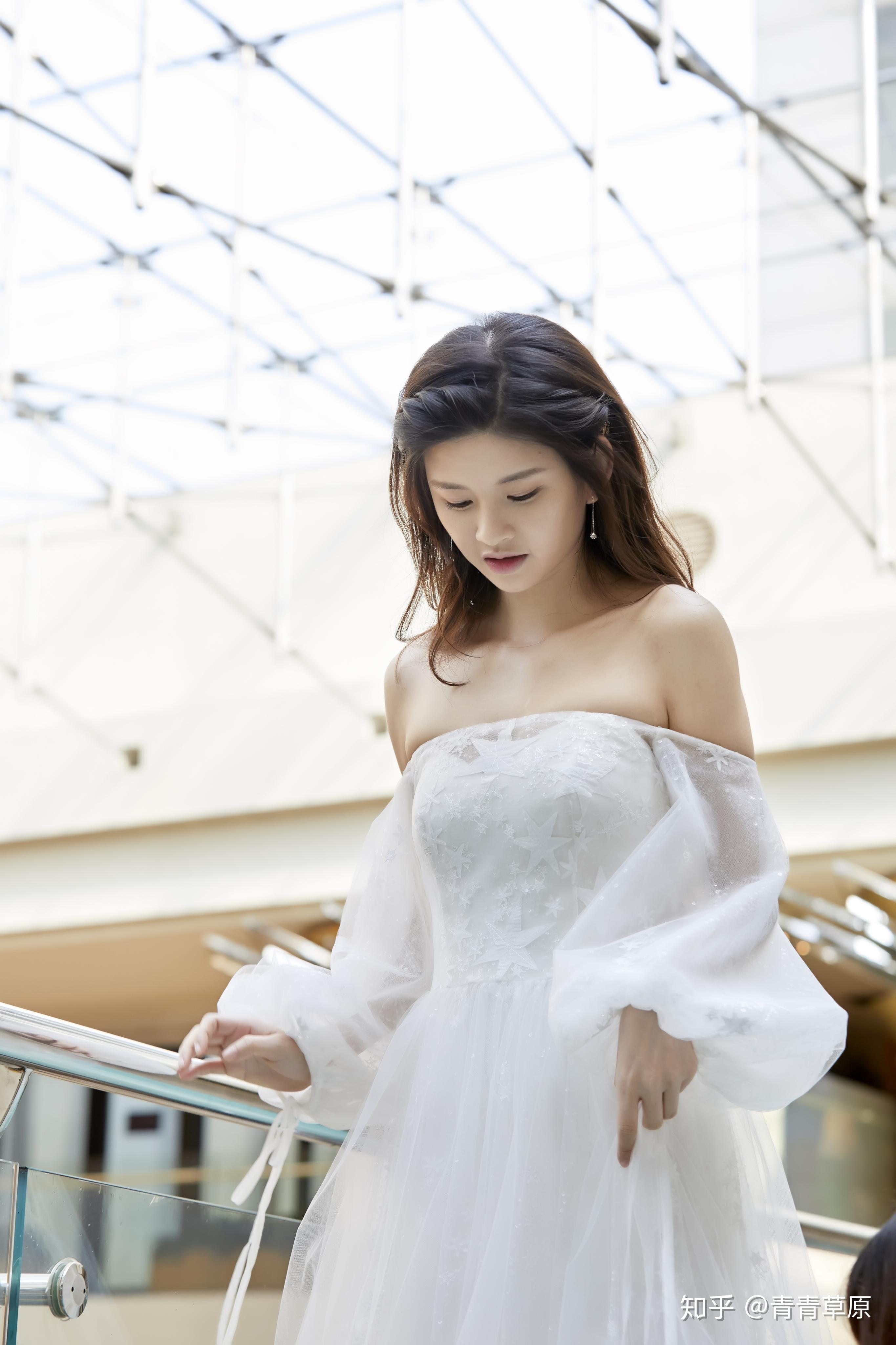 snh48林思意亮相上海电影节红毯参演三色镯引期待