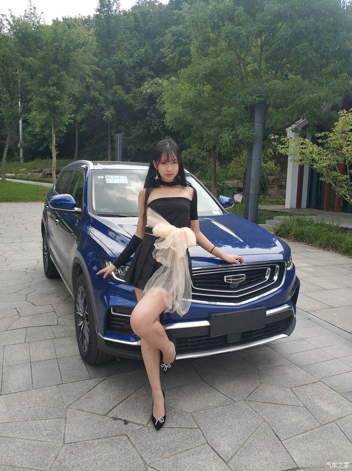 美女与爱车10000公里用车感受关于博越的爱情