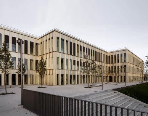 作为法国高商中的翘楚,也是欧洲最有名的商学院之一,hec paris的教学