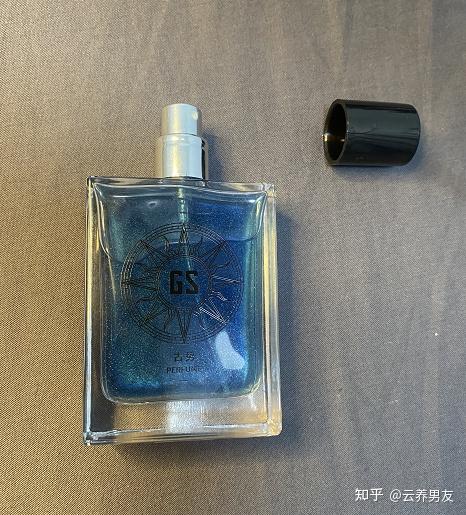 具有费洛蒙的功效,雄性激素明显,这也是为什么许多男士香水中会掺杂