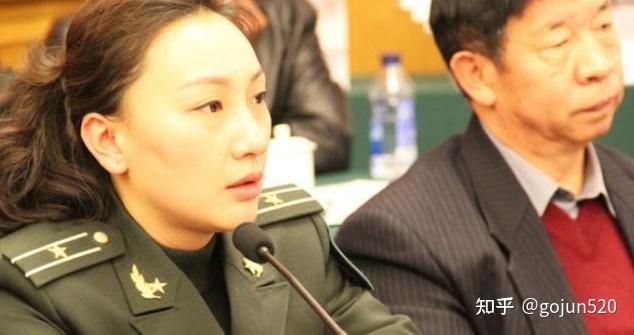 2010年毛新宇一家四口罕见合影儿女同框妻子刘滨气质超绝 - 知乎