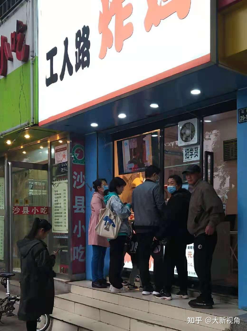 河南电视台香香美食栏目到郑州老西郊工人路炸鸡店专访