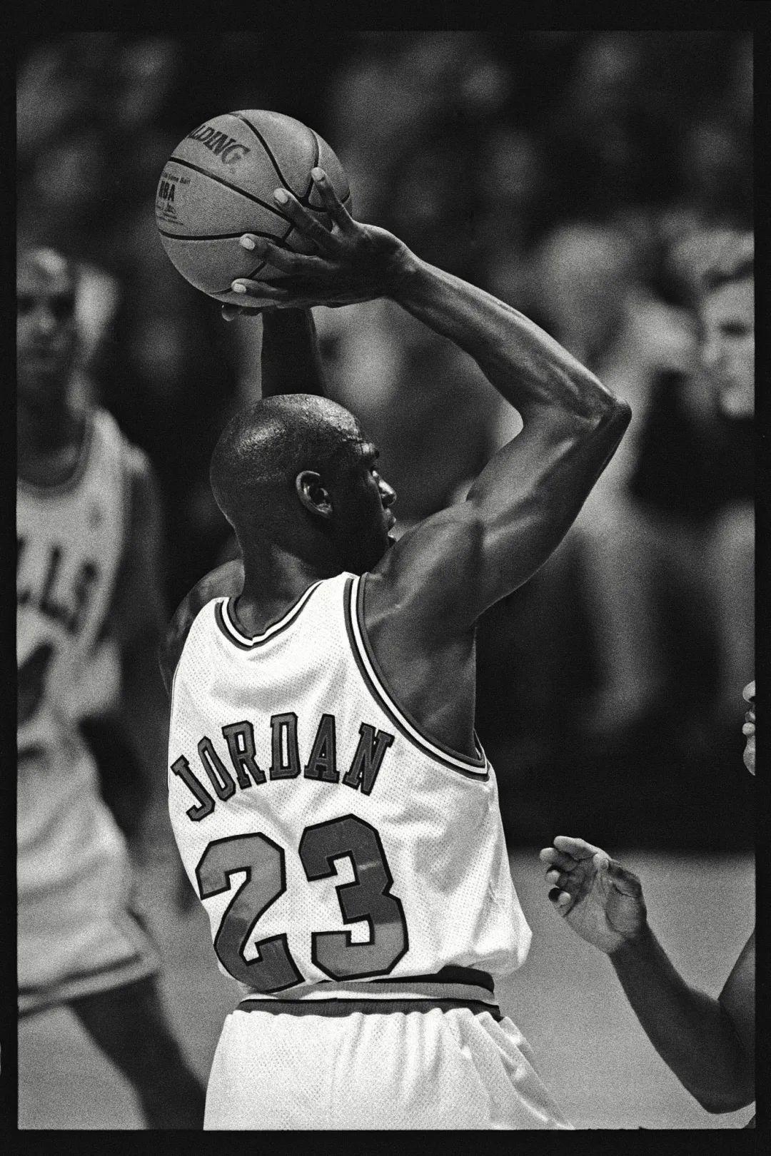 再次拯救nba的神丨乔丹高清黑白壁纸赏析