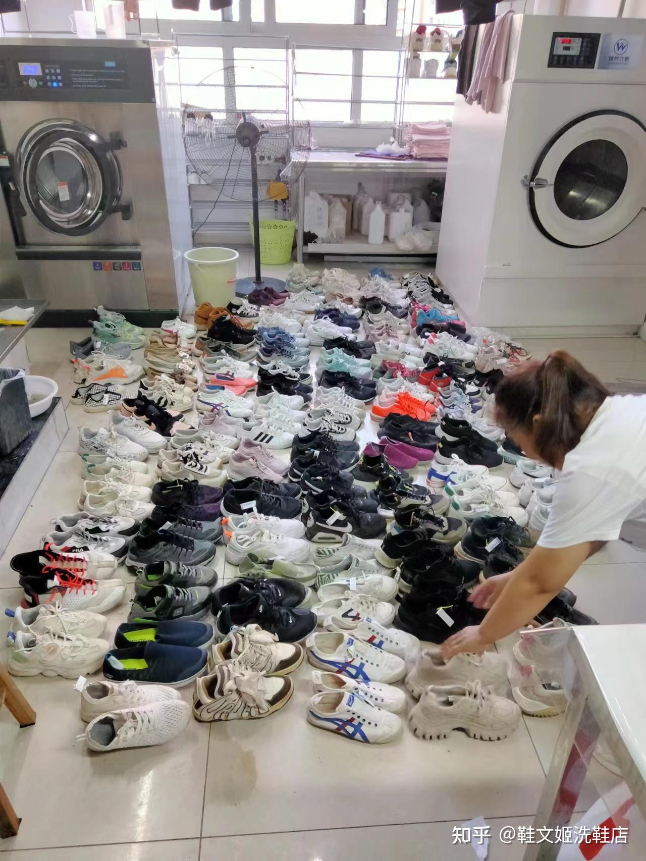 洗护行业现阶段可以从洗鞋店入行再做洗衣店