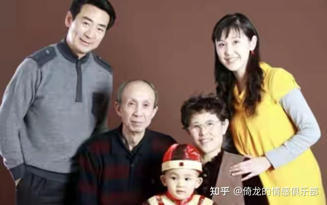 67岁寇振海小21岁二婚妻子貌美状态佳13岁爱子是童星