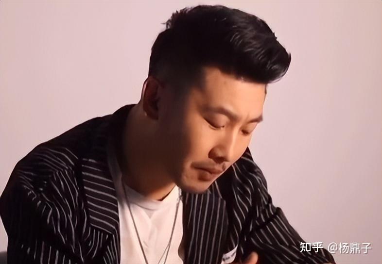 太壕了演员于洋豪宅曝光3层货架放上吨金砖网友喊话查来源