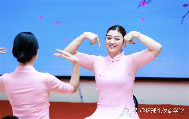 优雅形体仪态课程可以增长渊博的知识 - 知乎