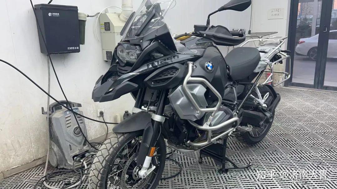 两台宝马经典摩托车全车装贴xpel隐形车衣透明保护膜 - 知乎