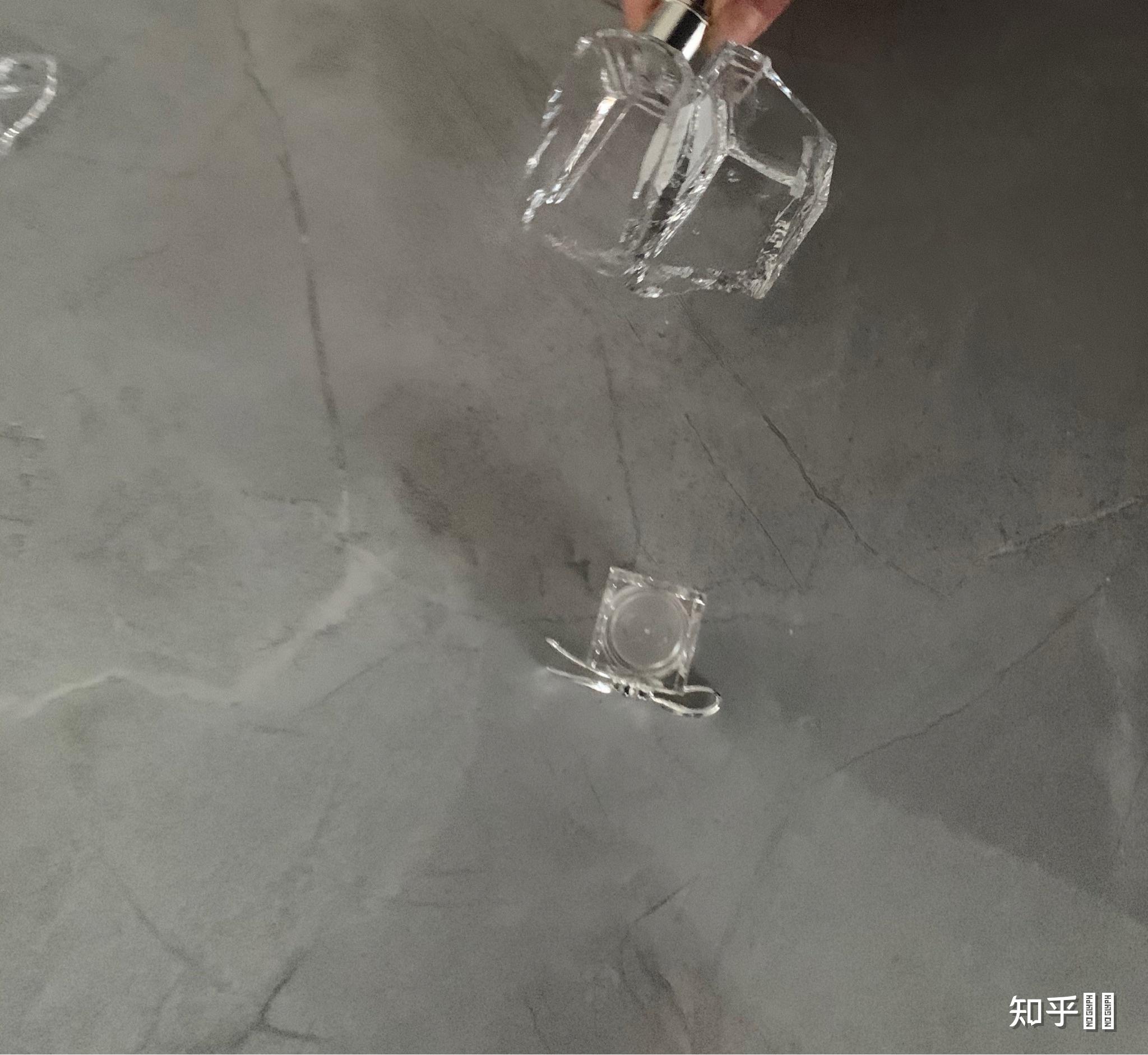 打碎一整瓶香水是怎样的一种体验