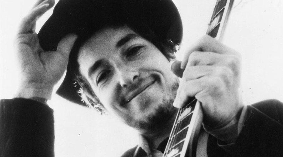 那段被斥为「民谣叛徒」的日子,他重新发现了民谣:民谣摇滚(folk rock