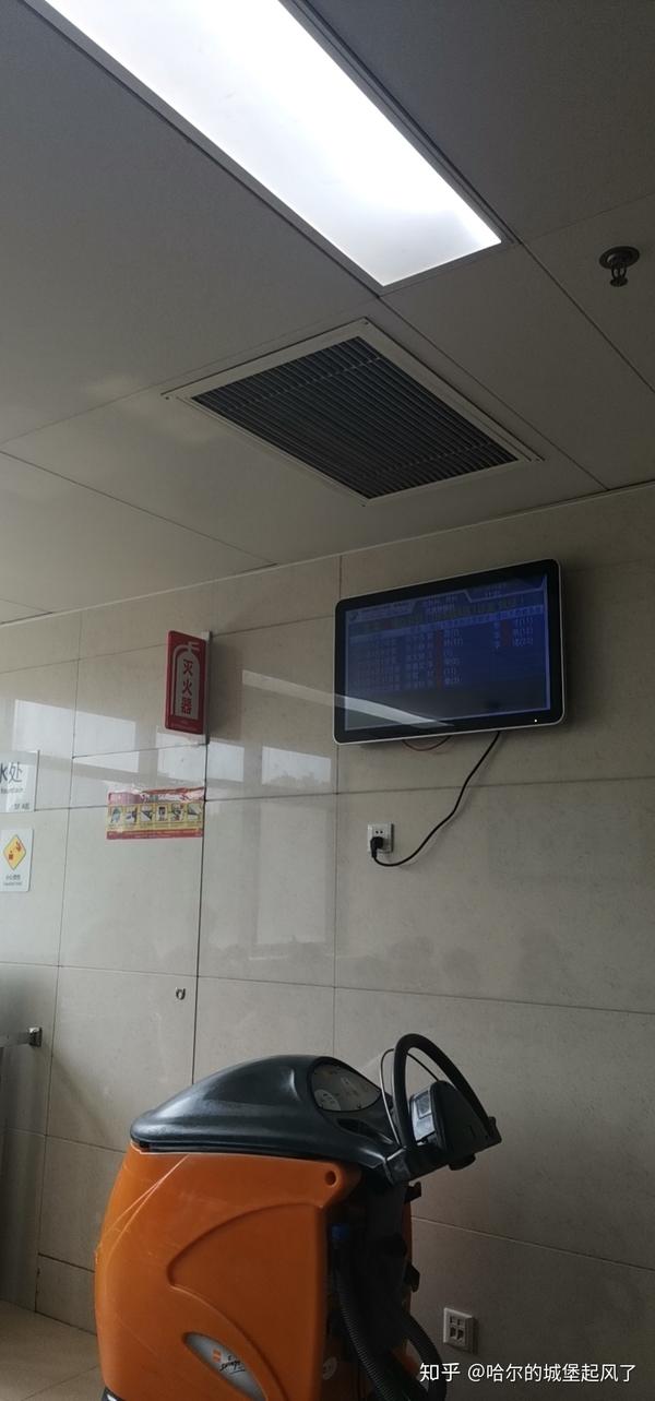 随手一拍哈,会显示排到哪个号了,有显示,排号留意