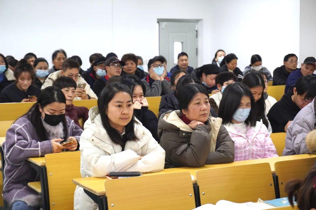 为丰富校园文化生活，展现我校青年学子的艺术风采，营造积极向上、师生同乐的校园氛围。近日，我校“声韵青春，诵响校园”朗诵比赛在报告厅顺利举行。本次活动作为体育艺术节系列的重要组成部分，吸引了众多同学踊跃(图2)