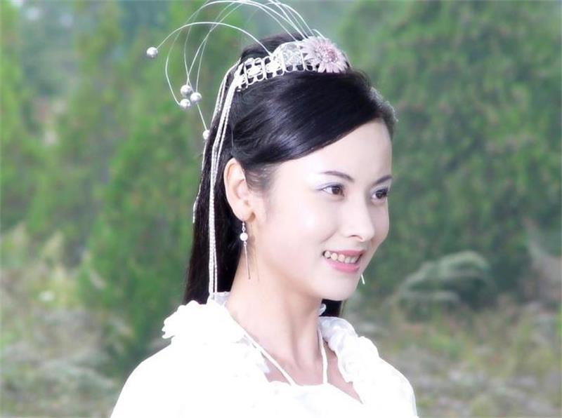 01, 《水浒后传》中,她和吴京饰演银幕情侣.