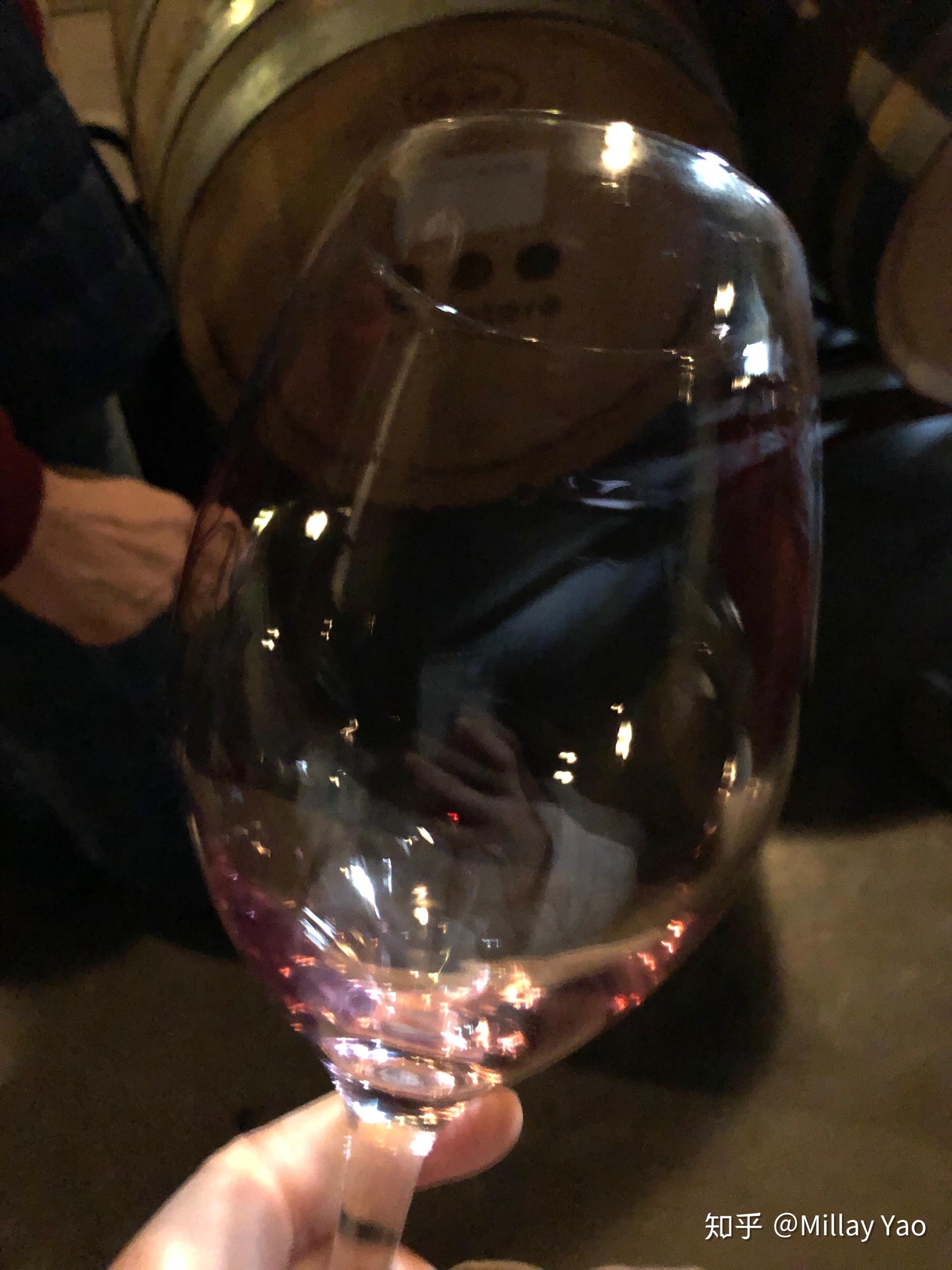 好点的红酒什么味道 v2-7e3a82db39d4a8aacb93cbdefe599d95_r.jpg