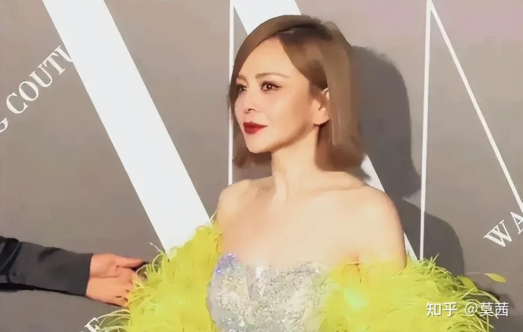 53岁性感尤物雪姨冲上热搜年过半百身材依旧火辣网友直呼雪姐