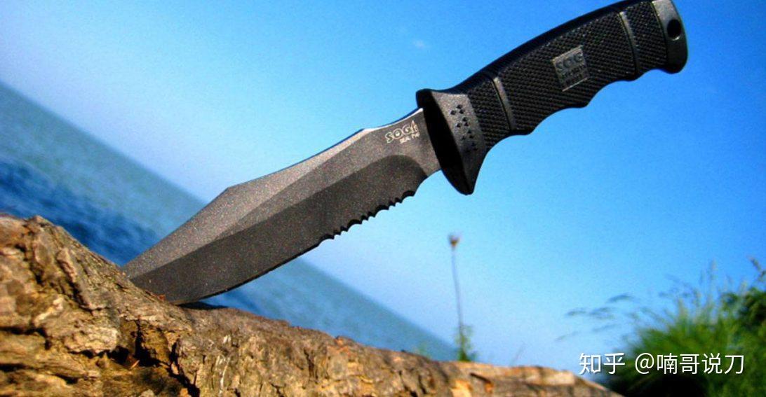 全球特种兵军刀排行一种可发射5米一种像虎爪死死咬住