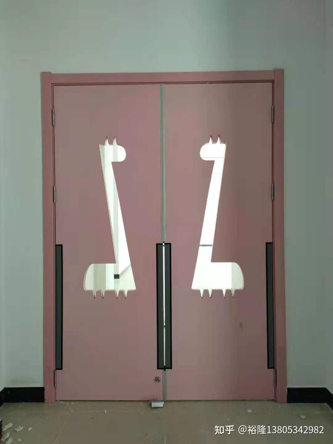 幼儿园门防夹手的必要性