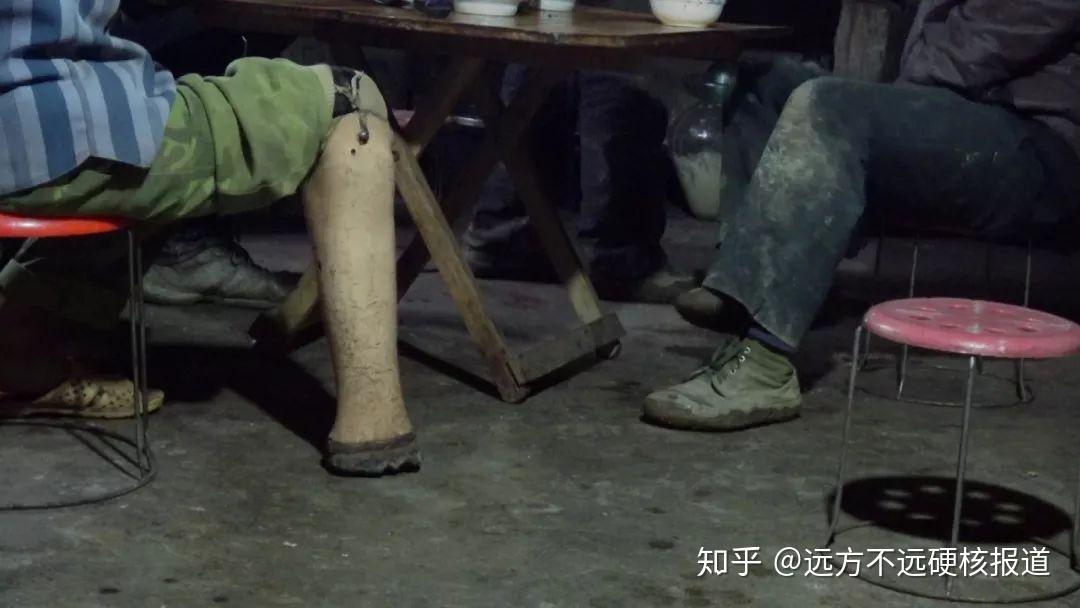 百人被炸残,断腿者随处可见