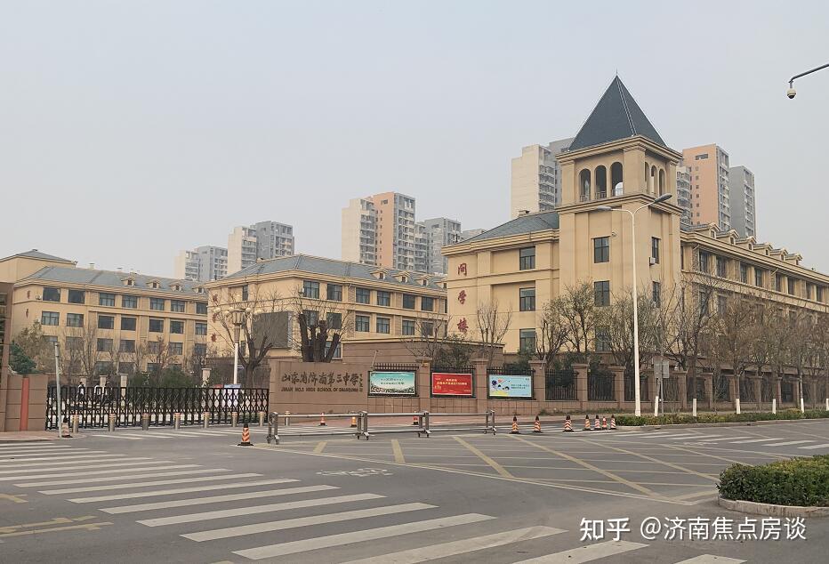 鲁能领秀城学校图片