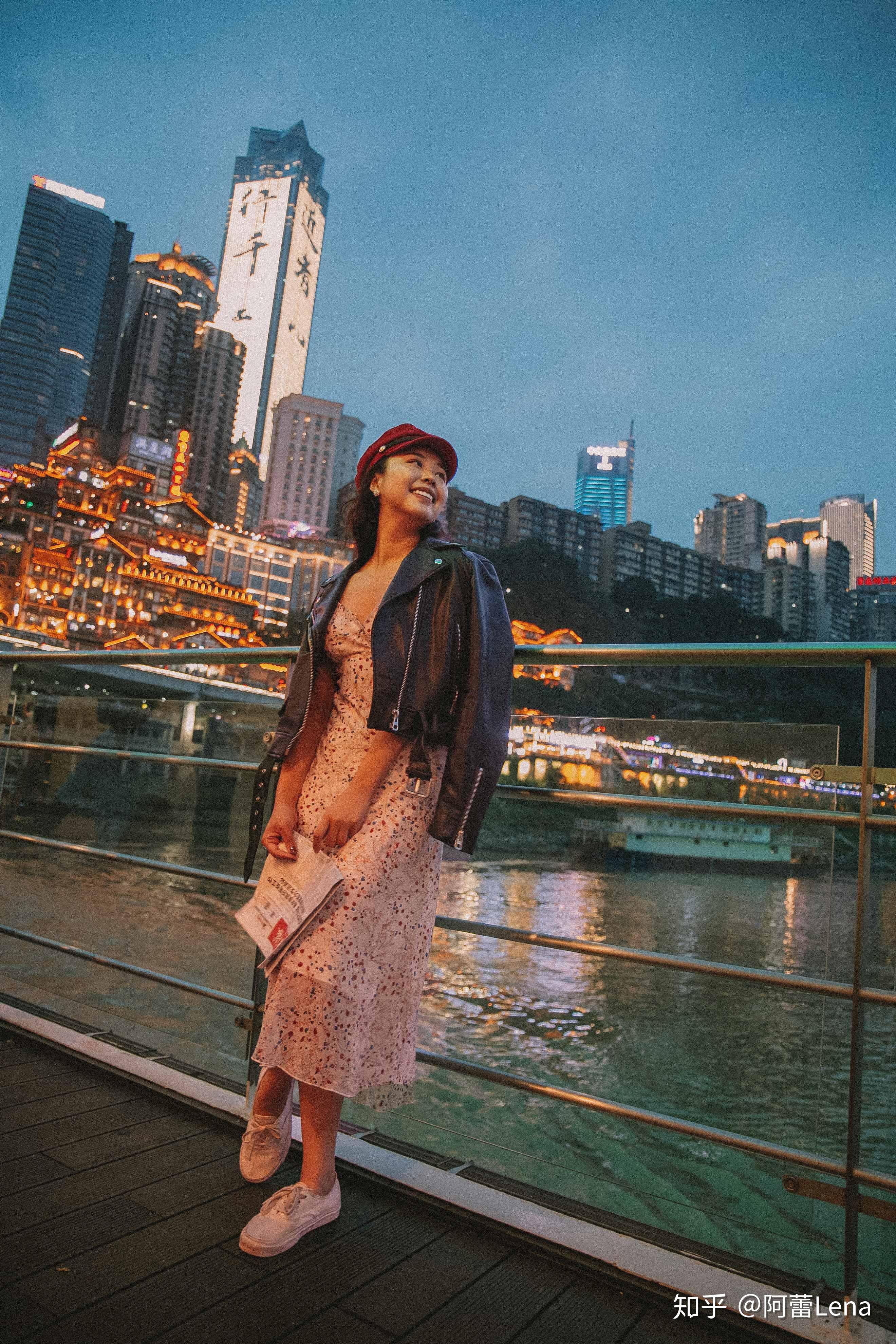 重庆景点人巨多游轮拍照新视角教你承包整座城