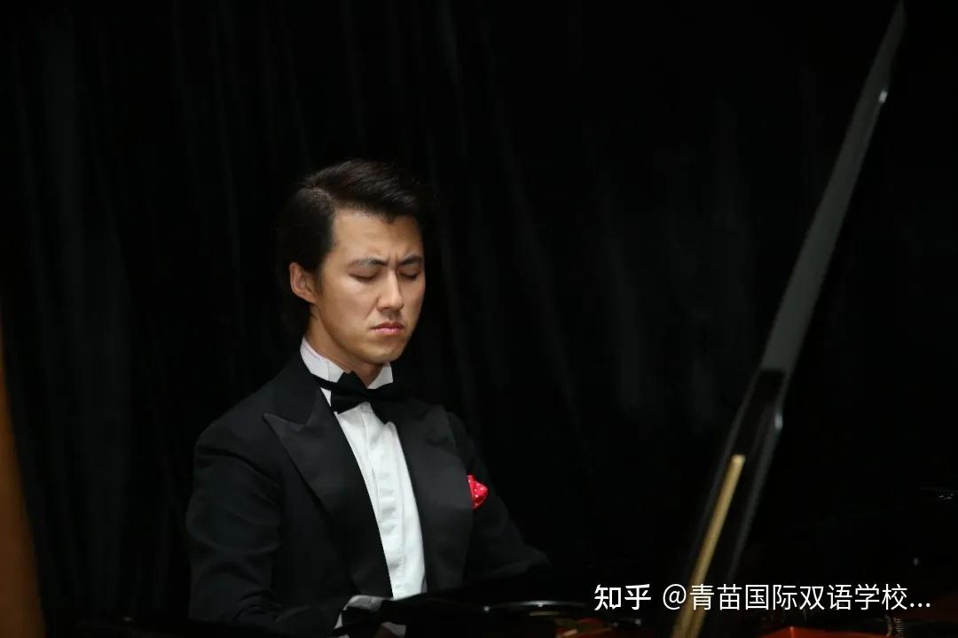 国际著名钢琴家张海鸥携手青苗师生,共同遨游黑白琴键间的音乐世界 - 