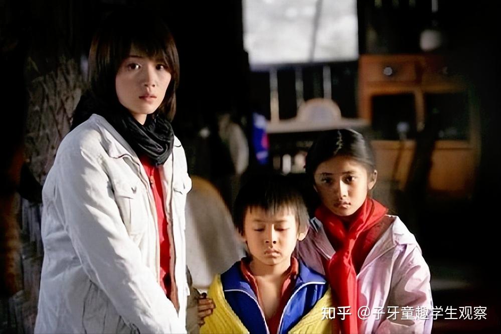 云南山区的小孩想上学只能溜索过江一不小心连命都要丢掉