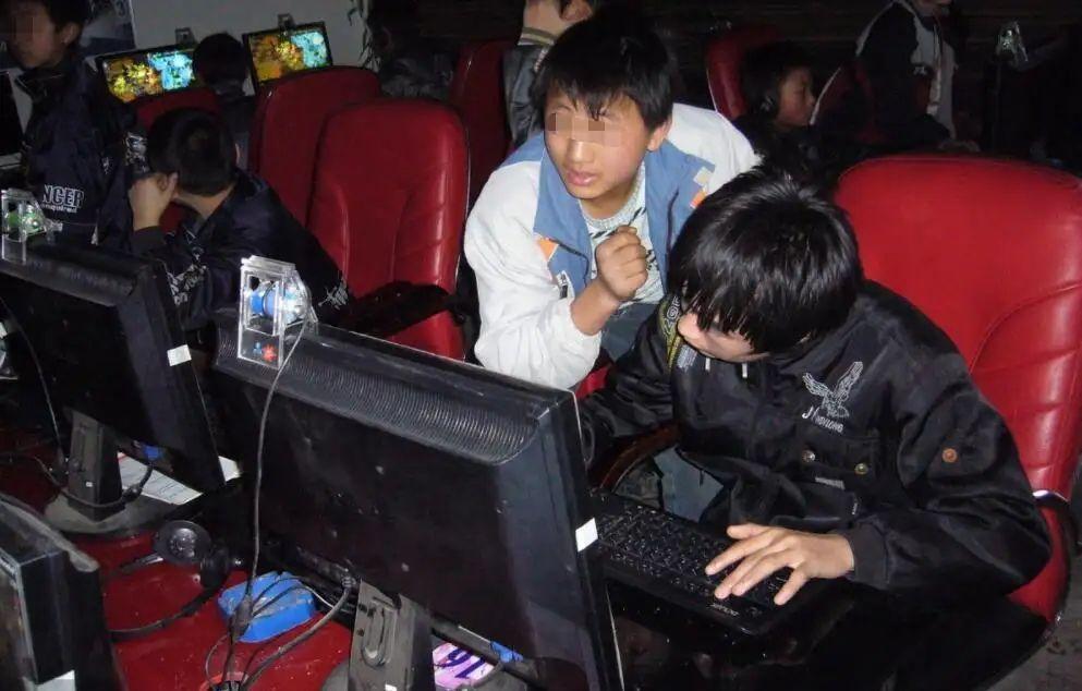 钟生明:整天逃课翻围墙去网吧上网的差生,16年后成年入千万老总