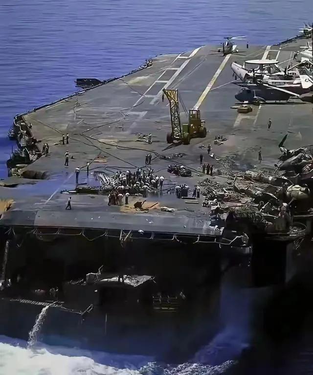 美国航母被胡赛击中了!