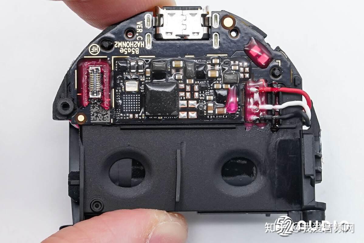 华为freebuds 5真无线耳机拆解,全新水滴型半入耳式设计,升级舒适降噪