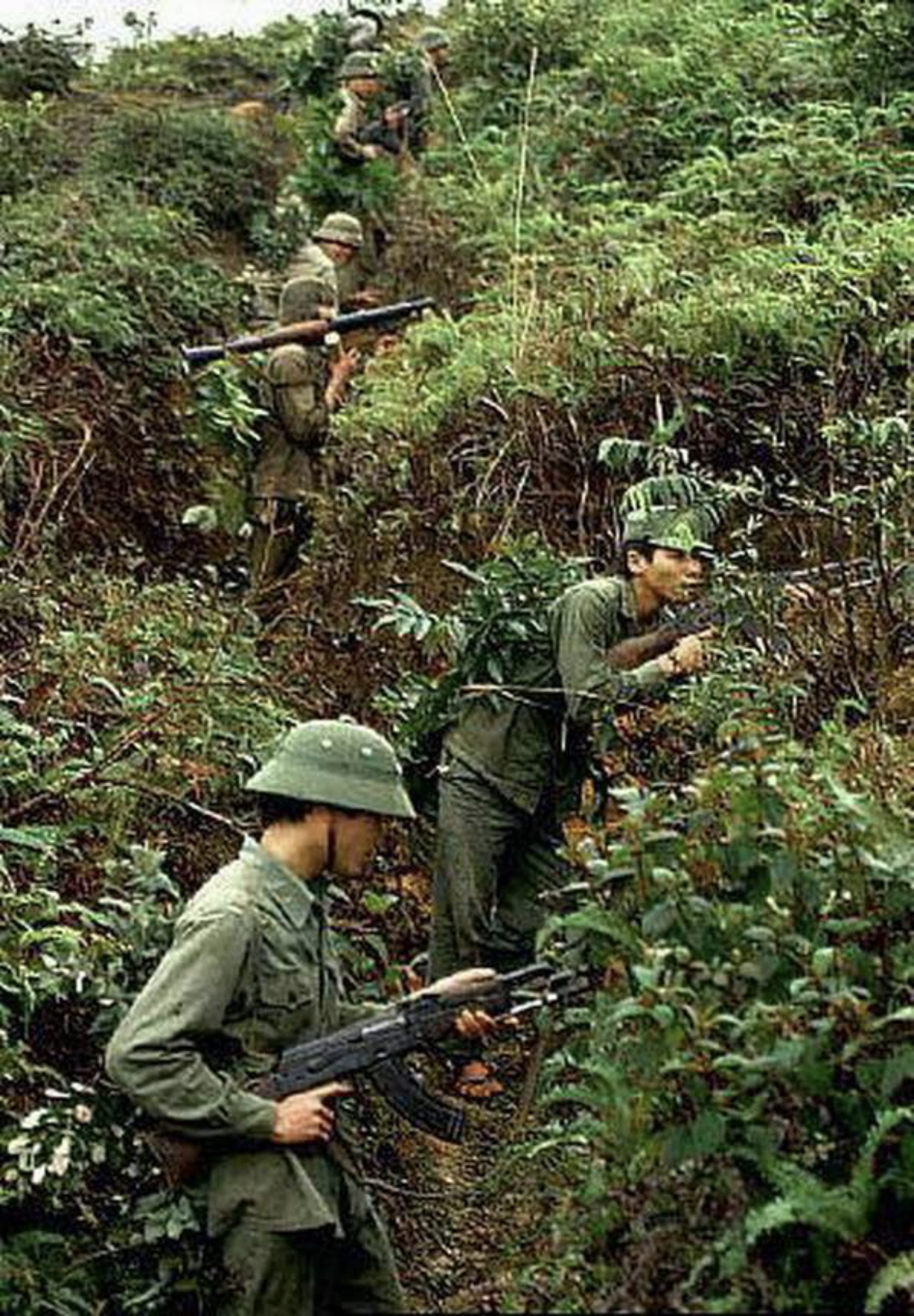 占领老山的越军在朝中国边民开火 占领老山的越军在朝中国边民开火