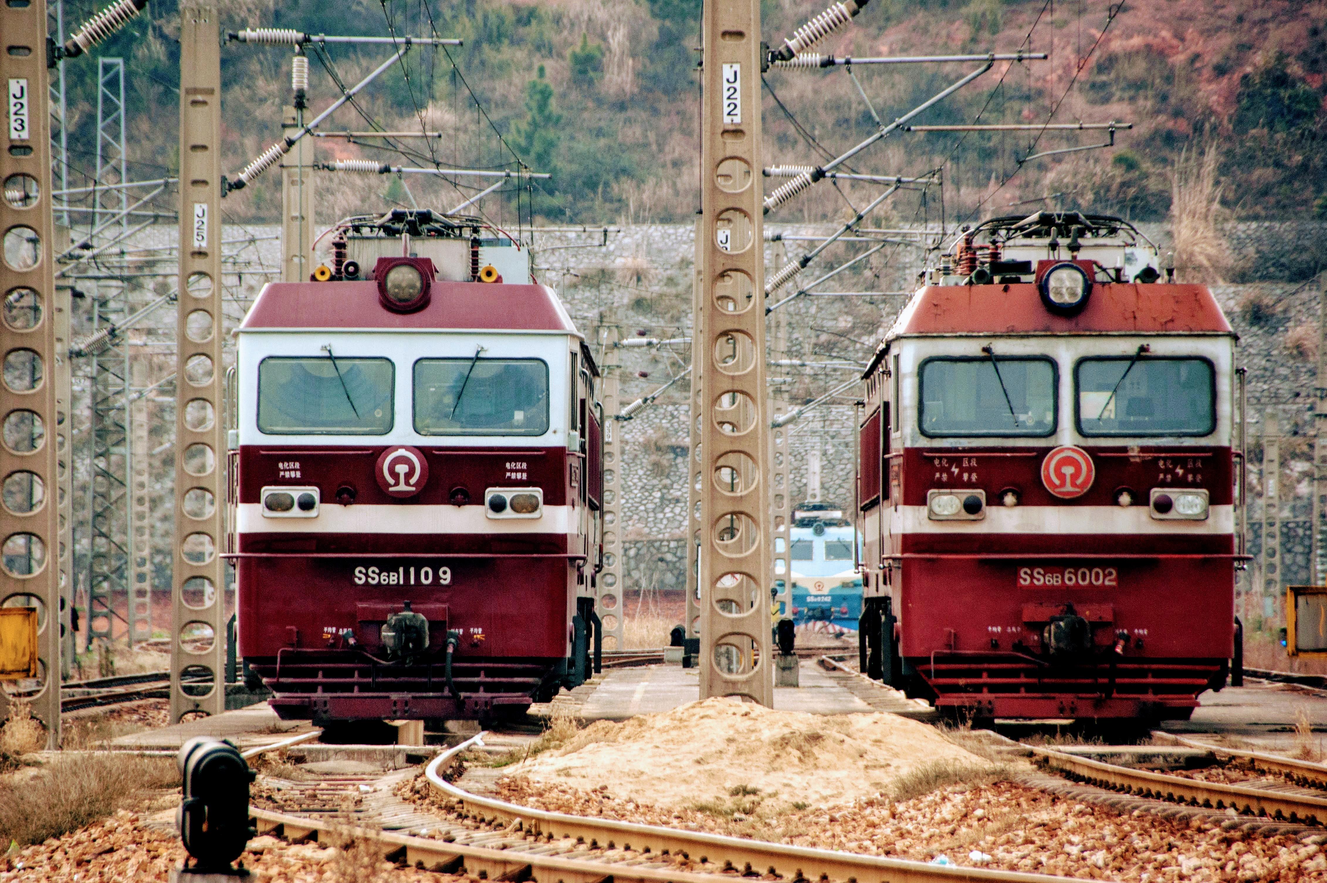 到株洲机务段来看火车,可以说是来见证株洲崛起的力量.