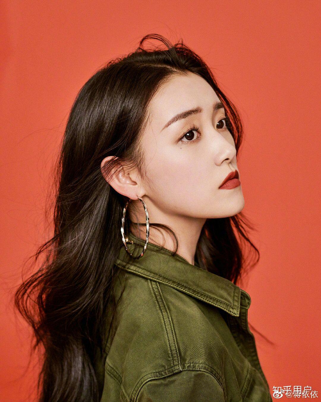 如何评价蒋依依的长相?