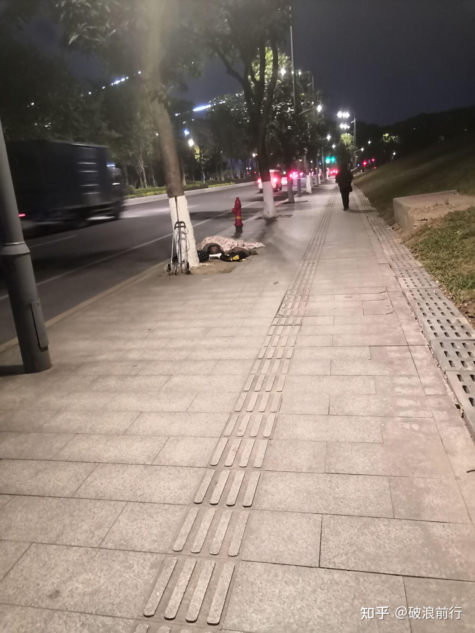 如何看待b站up主墨茶official去世生前想吃草莓却买不起