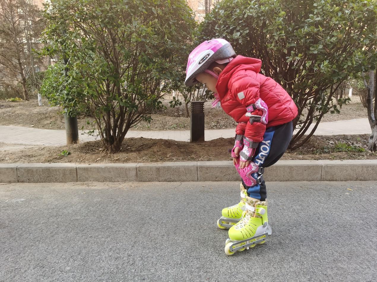 小小锐的轮滑启蒙日记一护具摔倒与起立