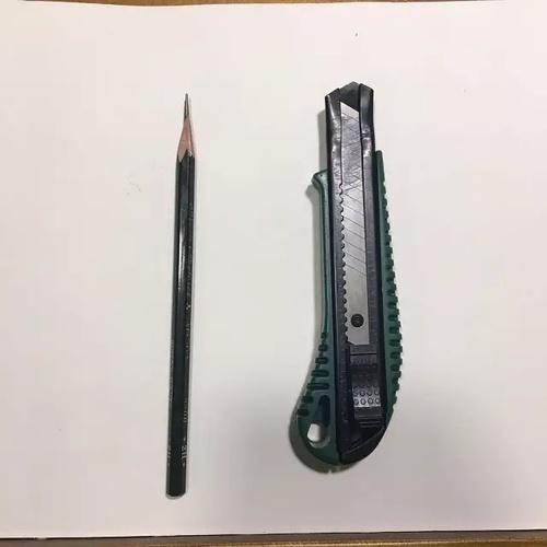 艺考优选美术艺考生零基础学习素描几何体第一课素描工具介绍和正确