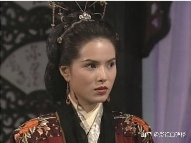 她在《天龙八部》中实际上饰演了三个角色,王语嫣,王语嫣的母亲王夫人