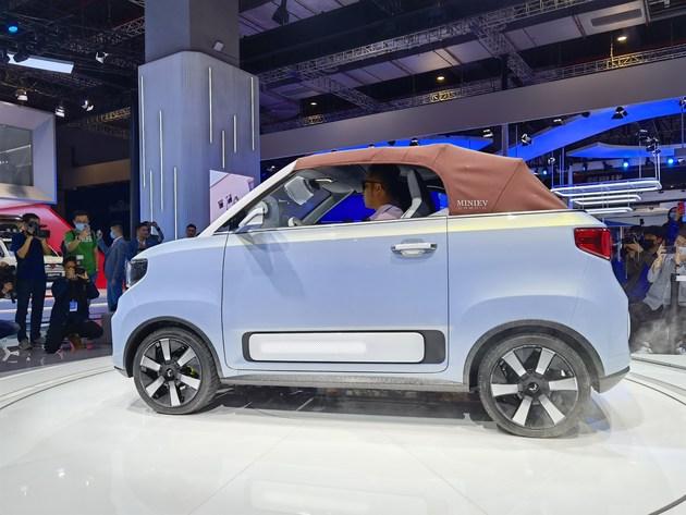 2021上海车展实拍宏光mini敞篷版首次亮相