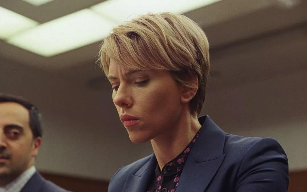 实际上,在这场离婚大战中展现了妮可作为一名女性的无助和愤怒.