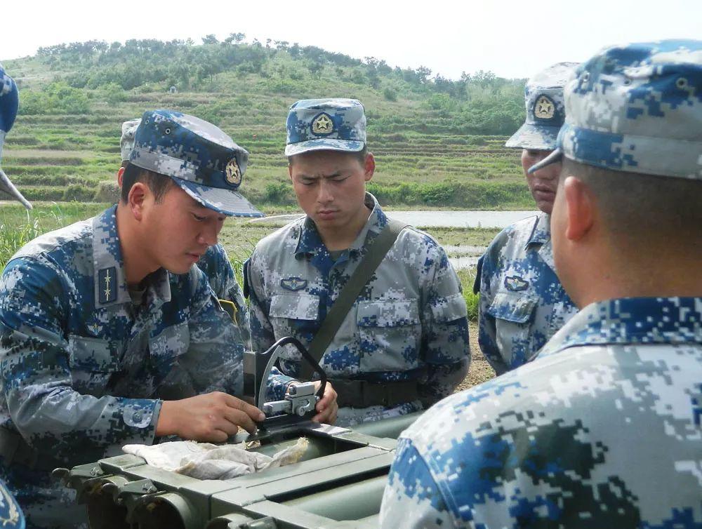 空降精武标兵孙广建争当基层模范带兵人