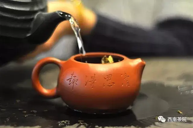 茶悟人生就像一杯茶把苦涩保留在心中散发出来的都是清香