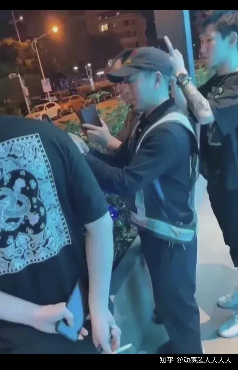 厦门路虎"车内不雅视频"流出,监控曝光:谁让她喝醉的,活该!