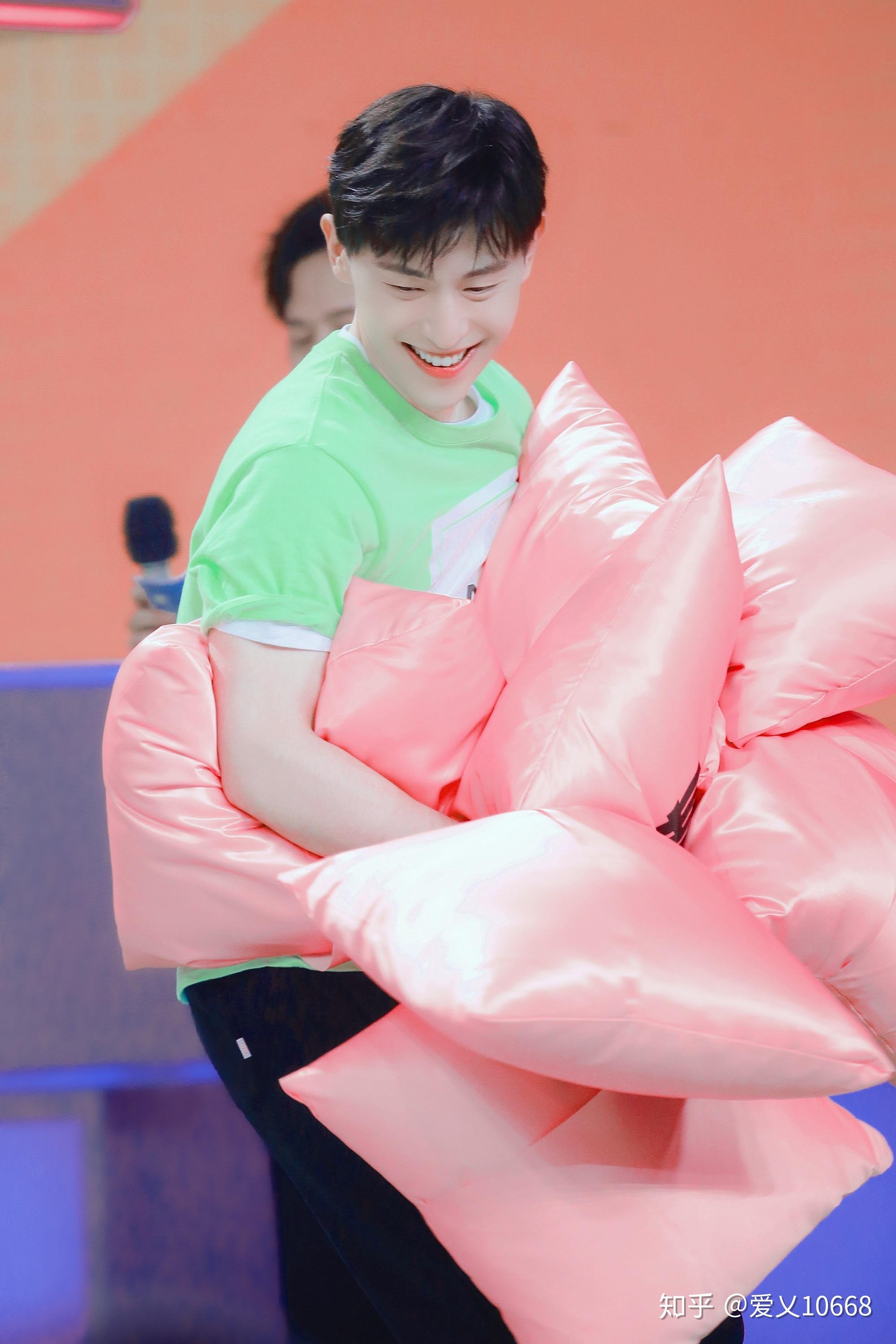 邓伦的笑,我爱了! - 知乎