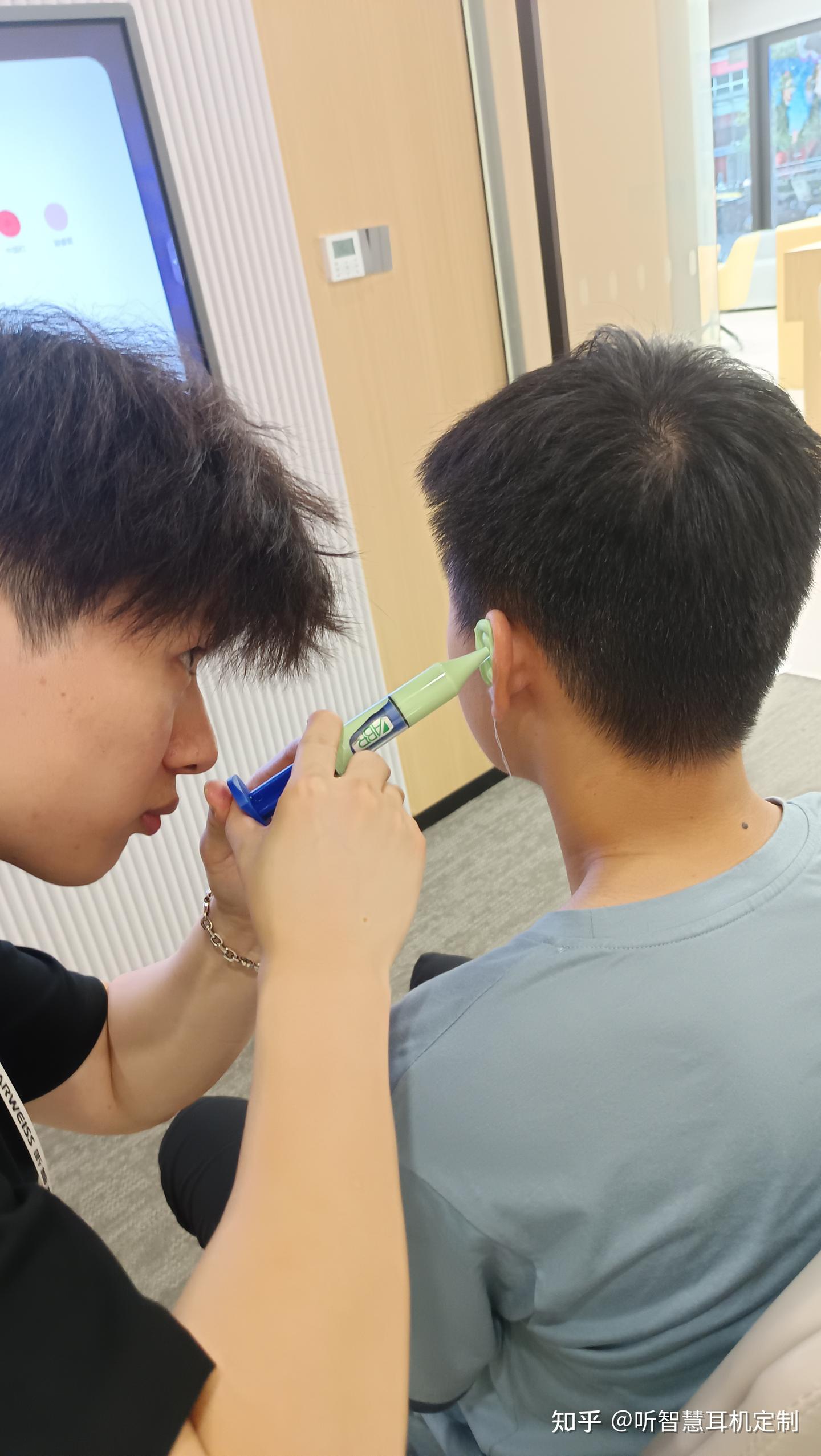 独家耳道定制耳机是什么?实拍完整取模流程,看完才知道普通耳机白买了