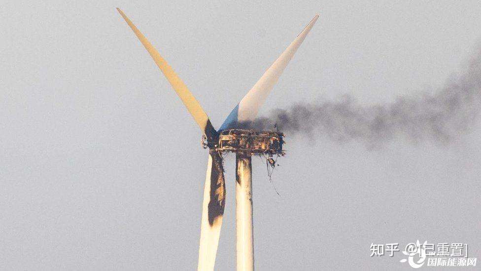 位于英国林肯郡索尼村附近的一风电场发生风力发电机组起火事故,该
