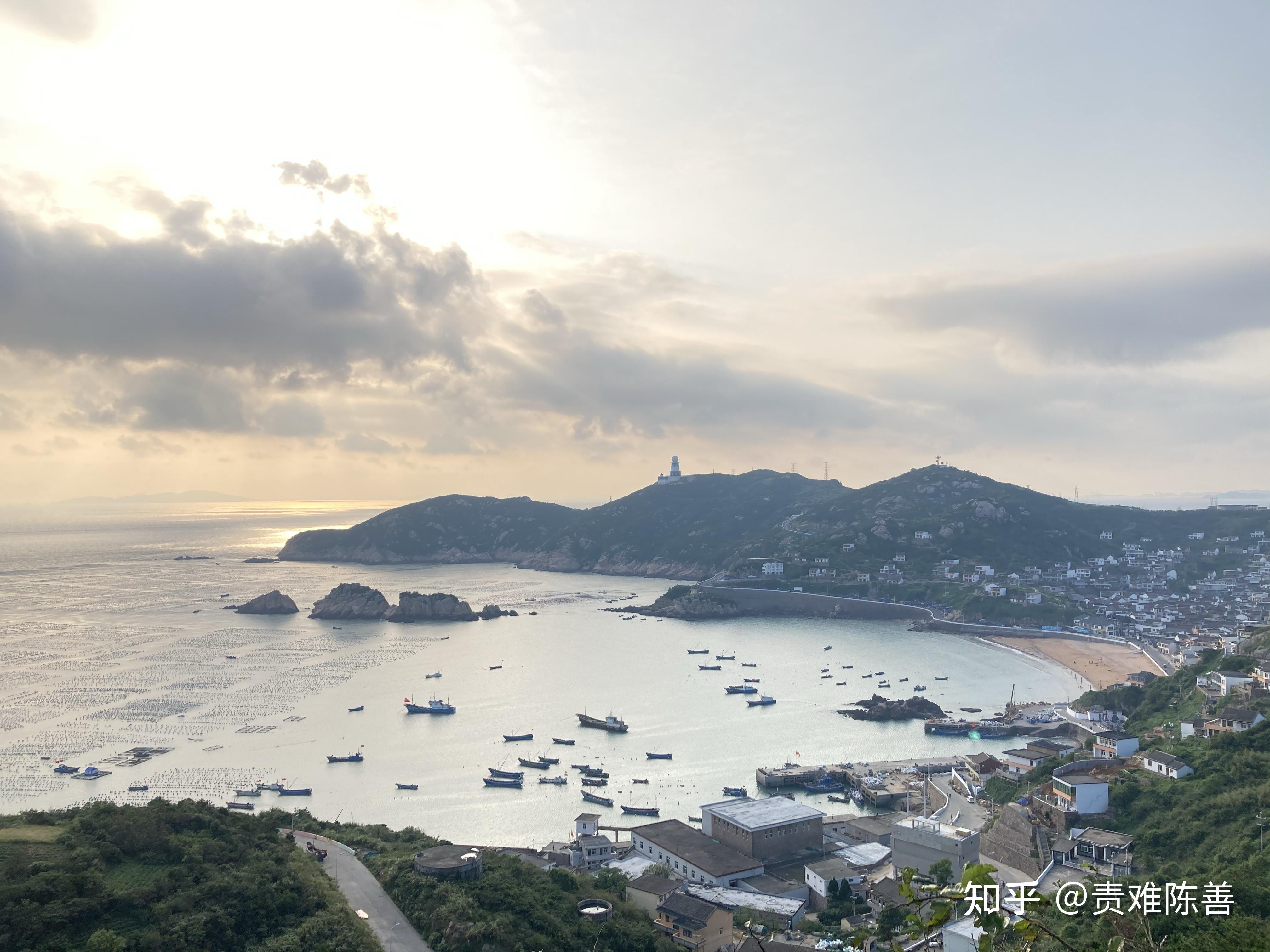 视野好,而且一下子可以集中看几个景点,所以建议从枸杞岛镇上开始步行