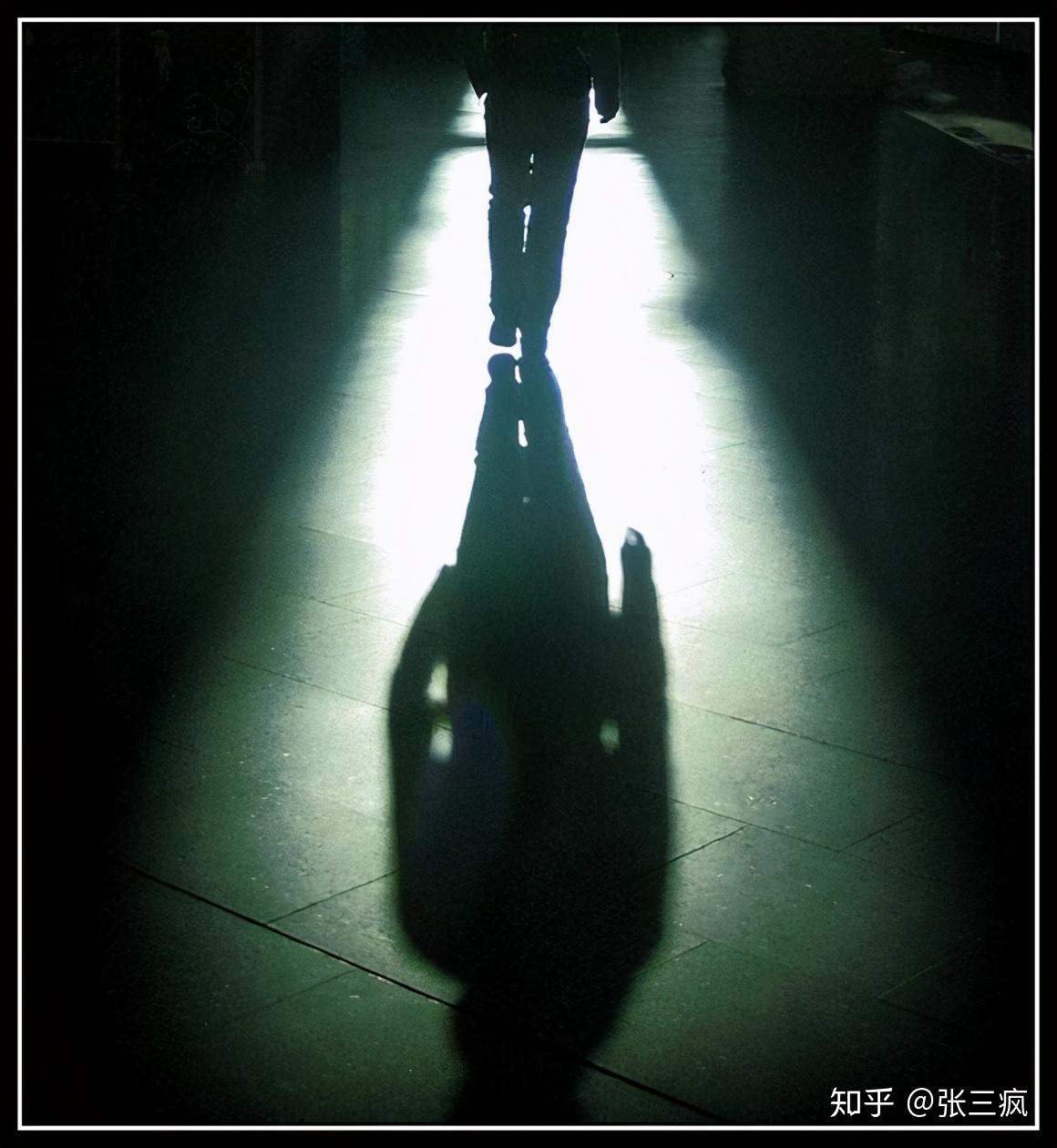 令人精妙的安徒生童话《影子》,是那么富有内涵和深邃 - 知乎