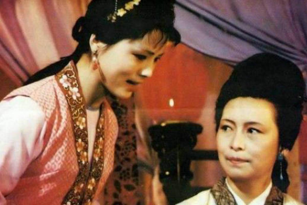 红楼梦里袭人的心机到底有多深不仅赢得宝玉的认可还有贾母