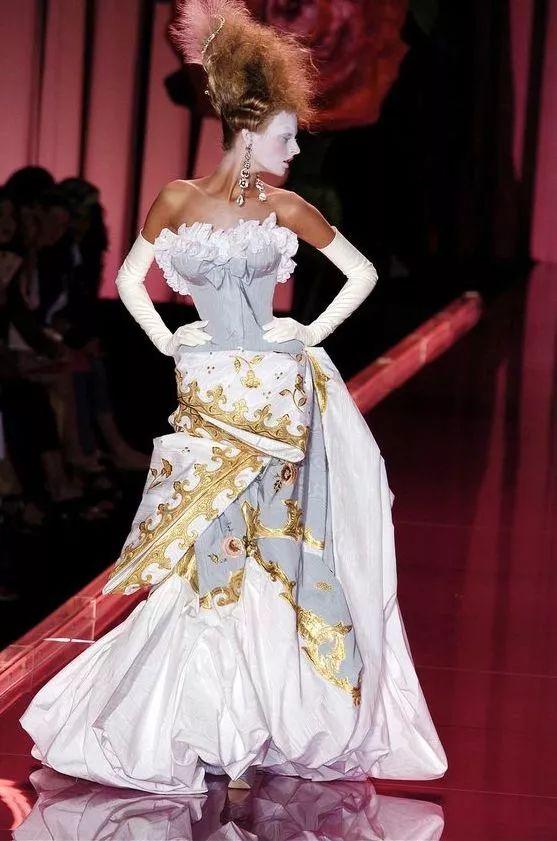 如何评价 John Galliano 在 Dior 时期的作品？ - 知乎