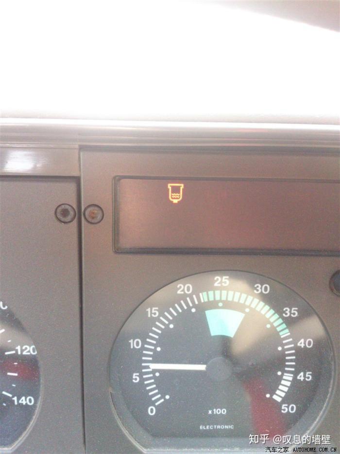 依维柯故障灯跟倒过来的小铃铛似的有知道的么?